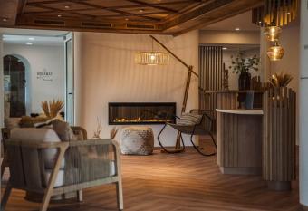 Bergrose Hideaway allows 18 year olds to book a room