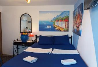 4Seasons Suites Paradise Near Airport has Balcony rooms