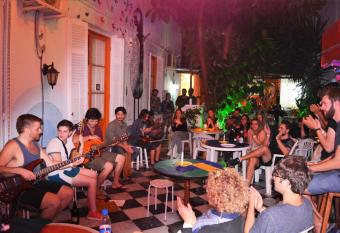 Viajero Montevideo Hostel has Balcony rooms