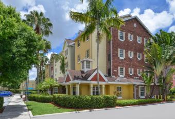 TownePlace Suites Miami West Doral Area allows 18 year olds to book a room