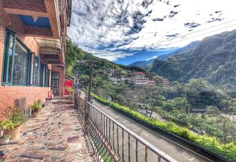 Xanadu Hostel has Balcony rooms
