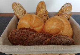 Ferienherbergen S & J Zeisz allows 18 year olds to book a room