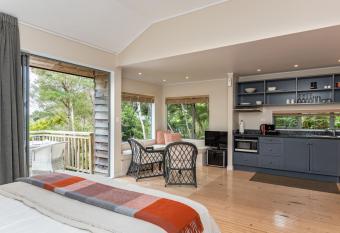 Bay of Islands Holiday Apartments allows 18 year olds to book a room