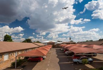 Rudman Townhouses - Family apartment allows 18 year olds to book a room