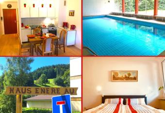 Die mit dem roten Baum has Balcony rooms