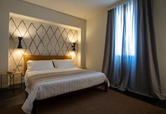 Arco Vecchio Urban Suite - Epoca Collection allows 18 year olds to book a room