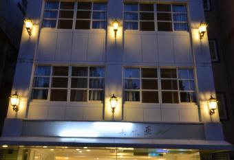 Maria Hotel allows 18 year olds to book a room