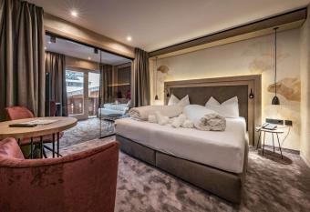 Hotel Gasthof Br  cke has Balcony rooms