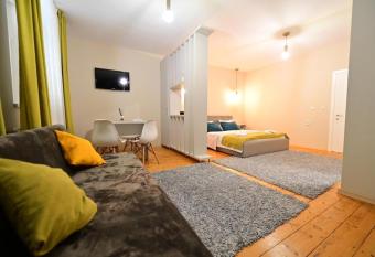 Grand Central Studios has Balcony rooms