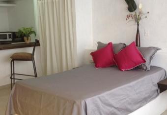 La Gloria allows 18 year olds to book a room