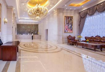 Vienna International Hotel Guangzhou Changlong Qifu Xincun allows 18 year olds to book a room