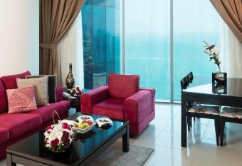 Costa Del Sol Hotel by Arabian Link has rooms with a private hot tub