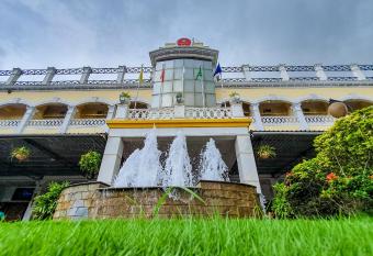 Hotel Express Inn has Balcony rooms