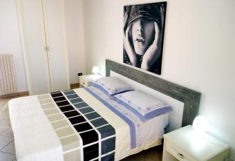 Vittoria Resort Residence-B&B allows 18 year olds to book a room