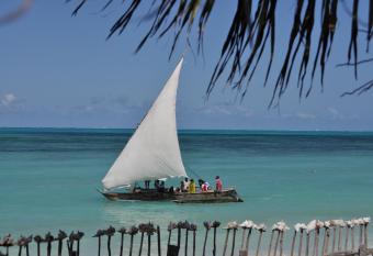 Mango Beach House has Balcony rooms