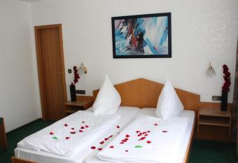 Hotel Mainbogen allows 18 year olds to book a room