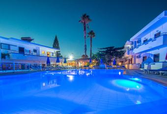 Yiannis Yard studios & apartments has Balcony rooms