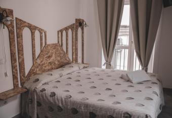 Grande borgo has Smoking/Balcony rooms