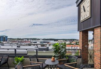 Sure Hotel by Best Western Haugesund allows 18 year olds to book a room