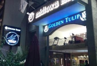 Midtown Hotel & Suites allows 18 year olds to book a room