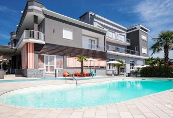 Hotel Royal has Balcony rooms