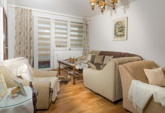 Apartment 10 Visoko allows 18 year olds to book a room