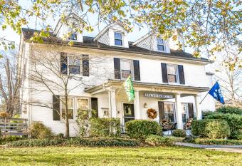 A B&B at Llewellyn Lodge allows 18 year olds to book a room