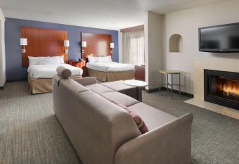 Sonesta Es Suites Albuquerque has rooms with a private hot tub