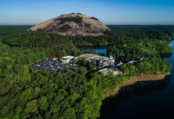 Atlanta Evergreen Lakeside Resort has Balcony rooms