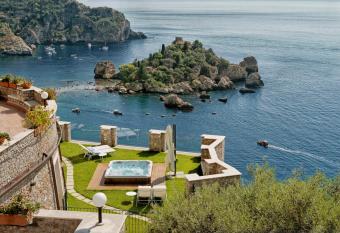 Sparviero Luxury Suites Taormina allows 18 year olds to book a room