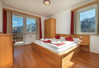 Nassfeldhaus has Balcony rooms