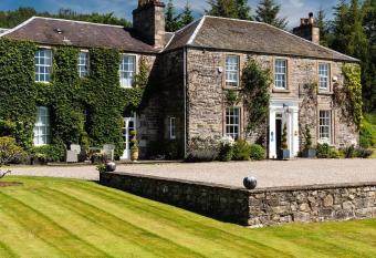 The Old Manse of Blair, Boutique Hotel & Restaurant allows 18 year olds to book a room
