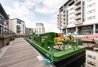 The Four Sisters Boatel - Houseboat has Balcony rooms