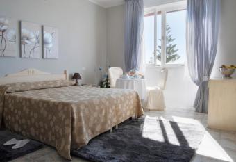 Hotel Mediterraneo has Balcony rooms