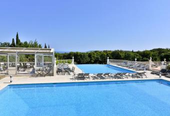 Le Mas Bellevue has Balcony rooms