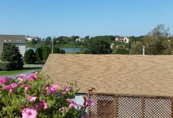 1 Murray House has Balcony rooms