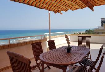 Cala Blanca 2 Frontal al Mar has Balcony rooms
