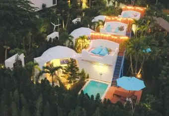 Ocean Houses has Balcony rooms