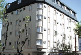 Ritz Hotel Mendoza allows 18 year olds to book a room