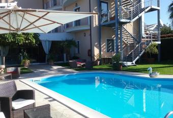 Gullo Hotel has Balcony rooms