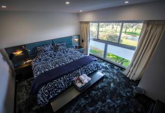 Moon Luxury Apartments has rooms with a private hot tub