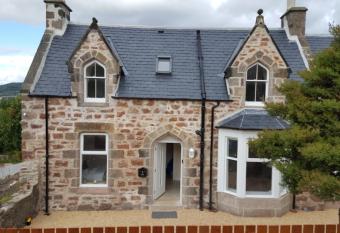 View Cottage has Balcony rooms