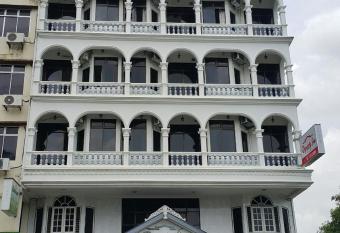 Dynasty Inn has Balcony rooms