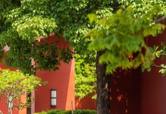 South Garden Hotels And Resorts allows 18 year olds to book a room