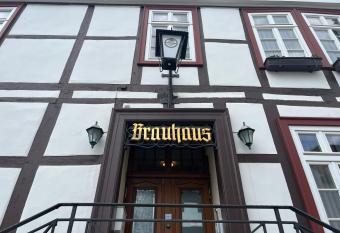 Hotel Brauhaus B  ckeburg allows 18 year olds to book a room