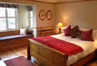 Copper Kettle B&B has rooms with a private hot tub