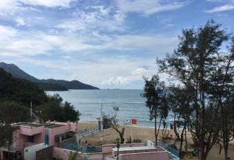 Bayshore Inn has Balcony rooms