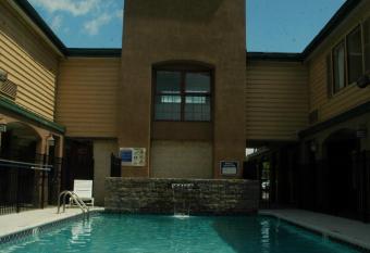 Econo Lodge has Smoking rooms
