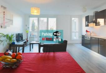 Stay In Evry has Balcony rooms