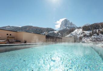 Hotel Touring Dolomites has Balcony rooms